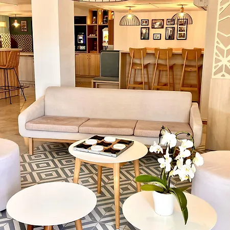 The Originals City, Le Puech, 3* Narbona