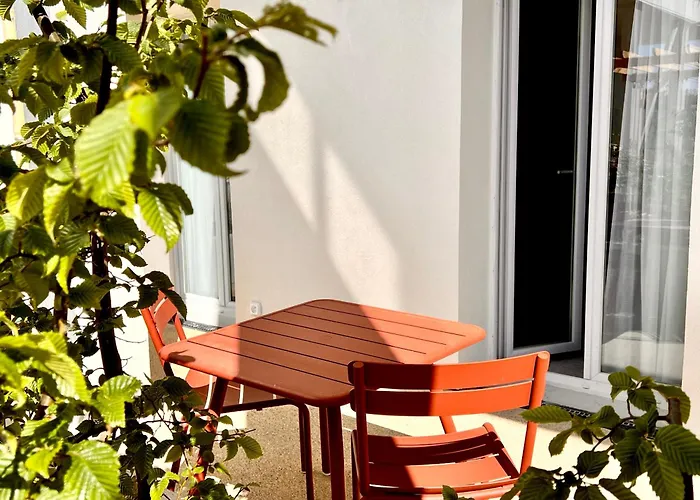 Hotel The Originals City, Le Puech, Narbona