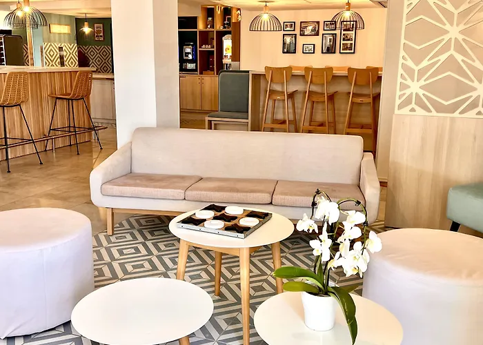 The Originals City, Le Puech, 3* Narbona