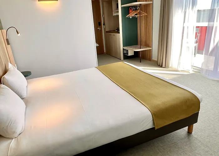 Hotel The Originals City, Le Puech, Narbona