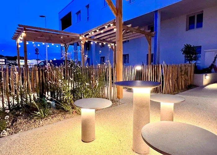 The Originals City, Le Puech, Hotell